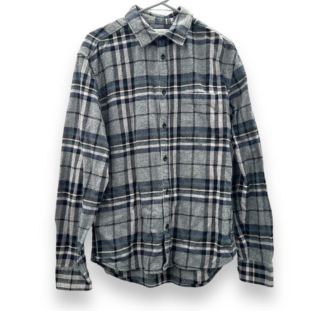 Urban Outfitters Men's Gray, Navy Blue & White Plaid Button Down Shirt‎ Size M